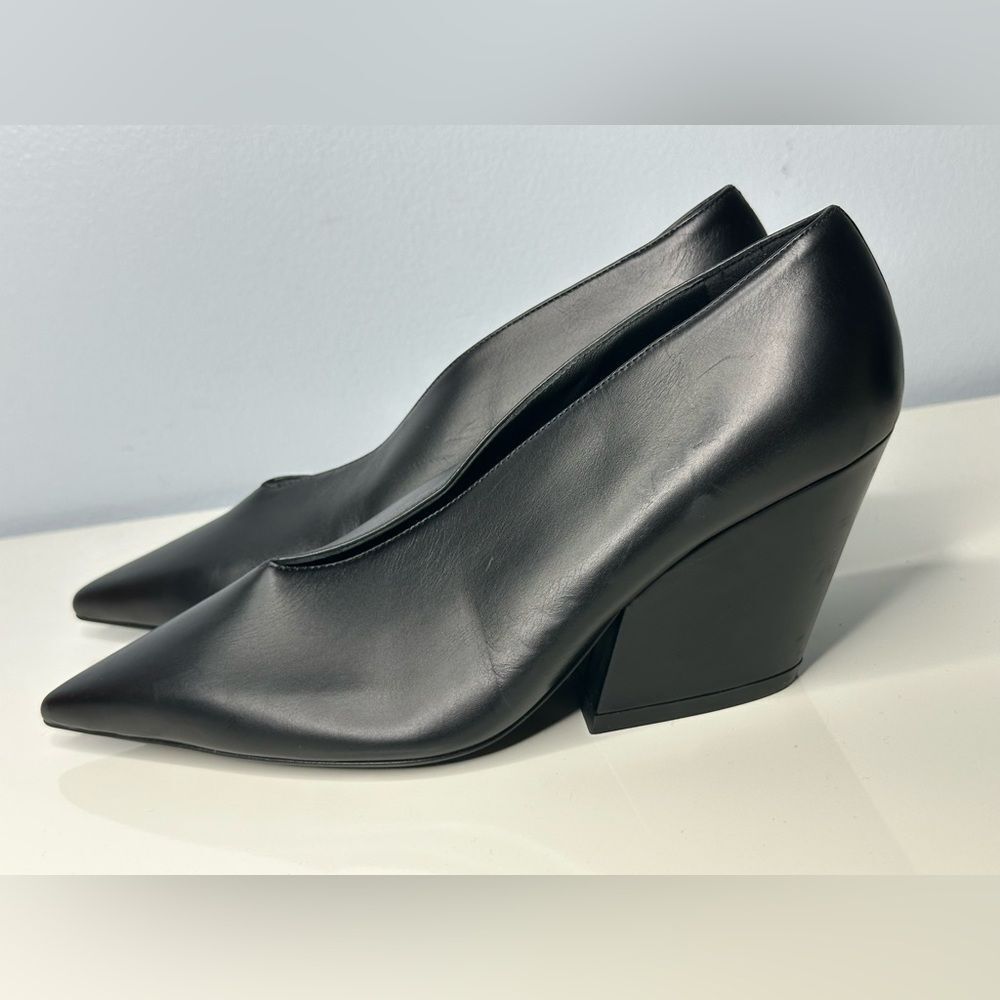 Burberry - Brierfield - Women’s Black Leather Pump - Size 35 - Picture 2 of 7